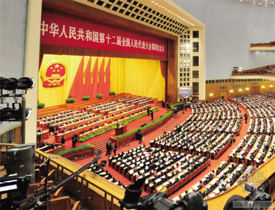 當日上午，國務院總理李克強在會上做了2016年政府工作報告。